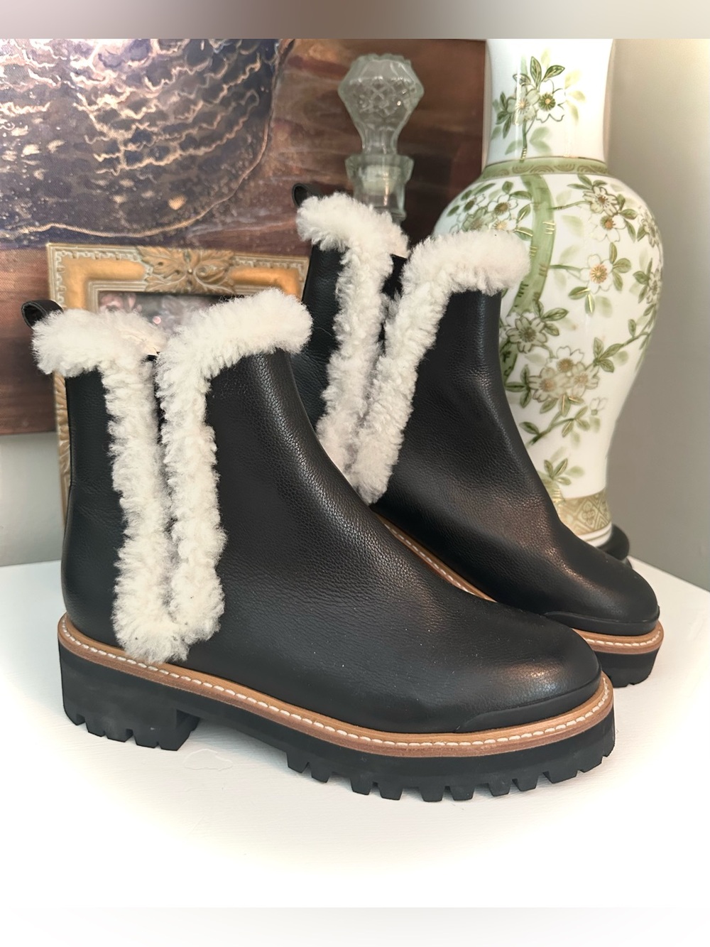 Marc Fisher LTD Iggie Black Leather Shearling Lined Lug Sole Boots Sz 6.5